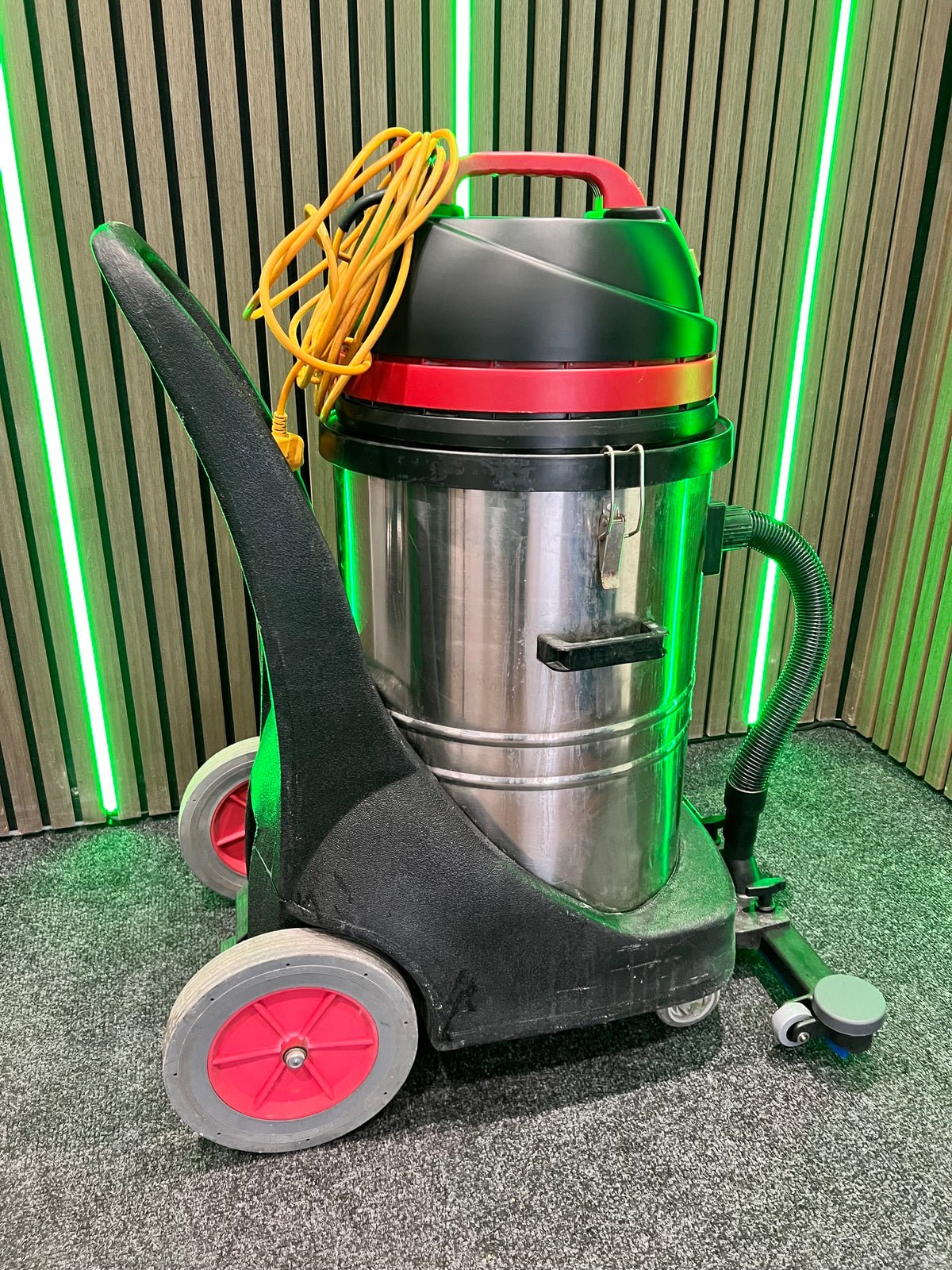 Refurbished Viper LSU375 Wet and Dry Vacuum Cleaner With Fixed Squeegee