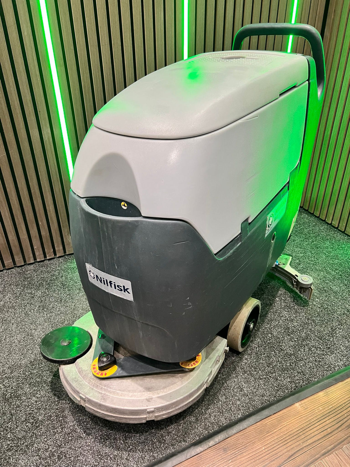 Refurbished Nilfisk BA531 20" Walk Behind Scrubber Dryer