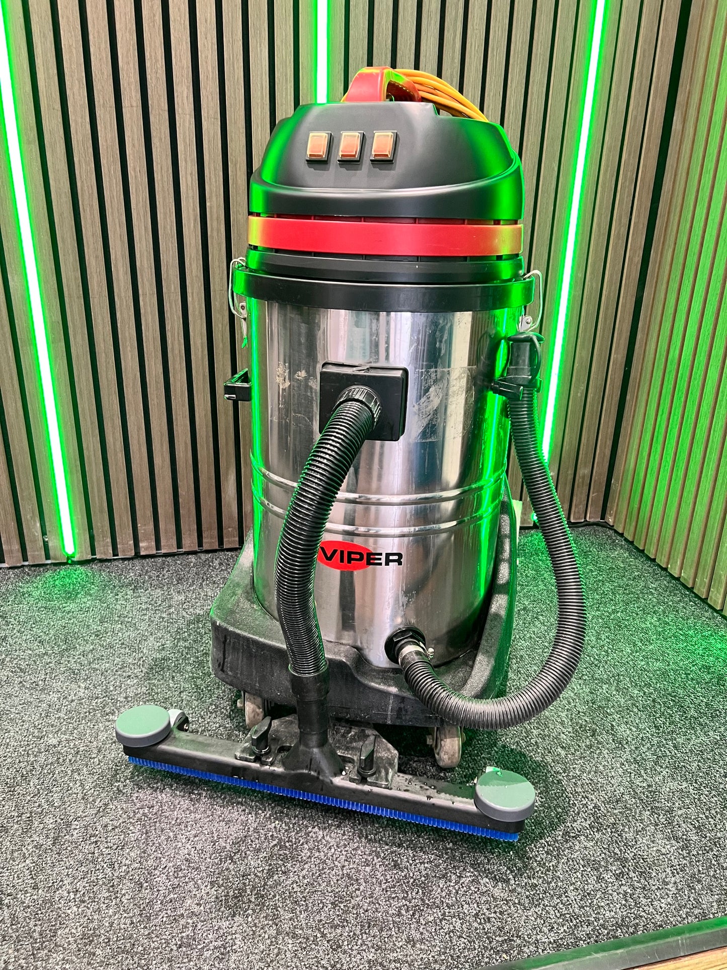 Refurbished Viper LSU375 Wet and Dry Vacuum Cleaner With Fixed Squeegee