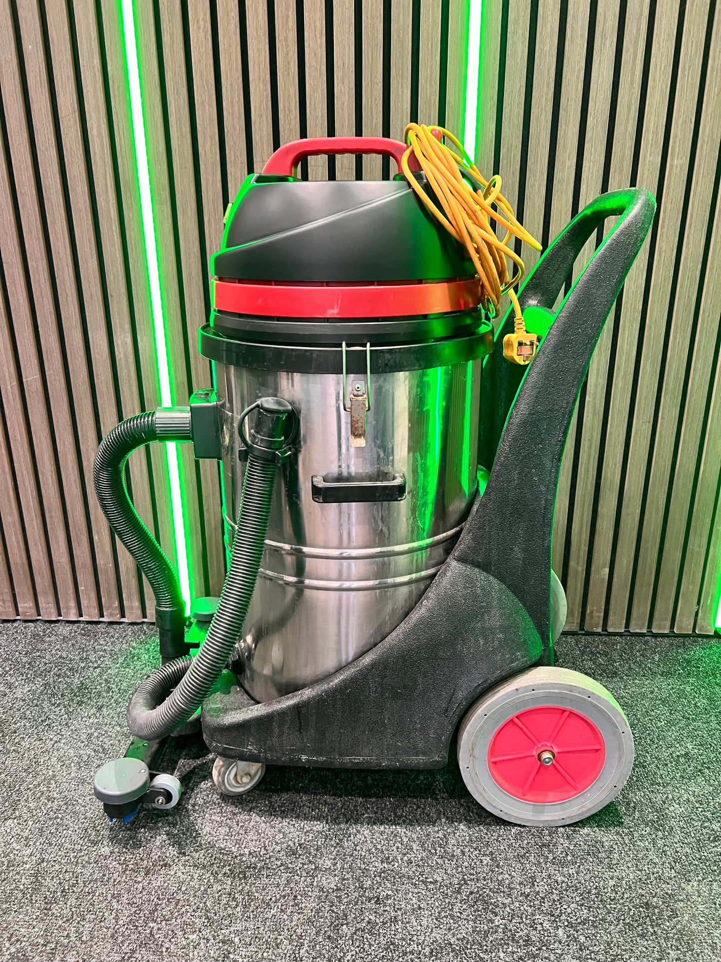 Refurbished Viper LSU375 Wet and Dry Vacuum Cleaner With Fixed Squeegee