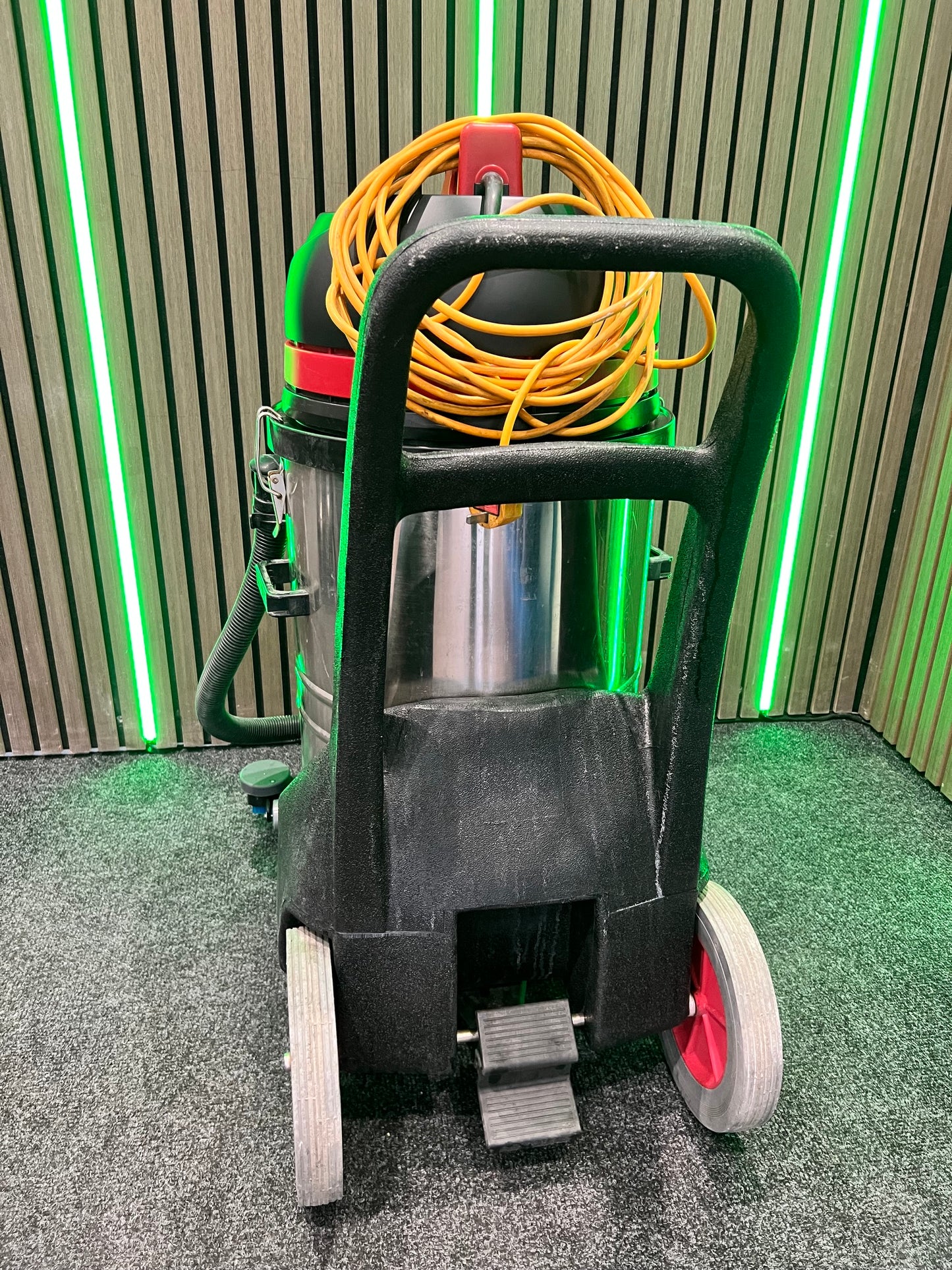 Refurbished Viper LSU375 Wet and Dry Vacuum Cleaner With Fixed Squeegee