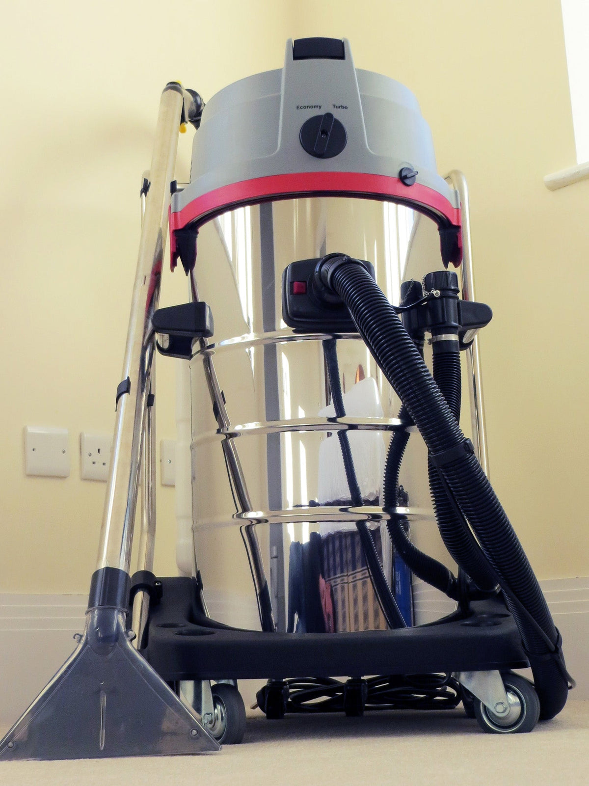 Kiam Products Aquarius Contractor Professional Carpet and Upholstery Cleaner