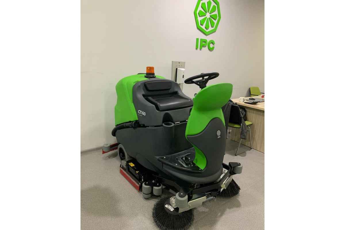 IPC CT160 BT75R Scrubber Dryer With Sweep Function - 160 Litre - 30 Inch